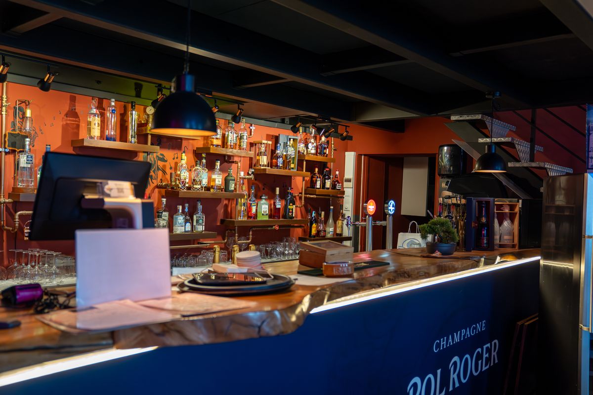 Interior do L'Epicure Azores, sessão fotográfica do Bairro Comercial Digital