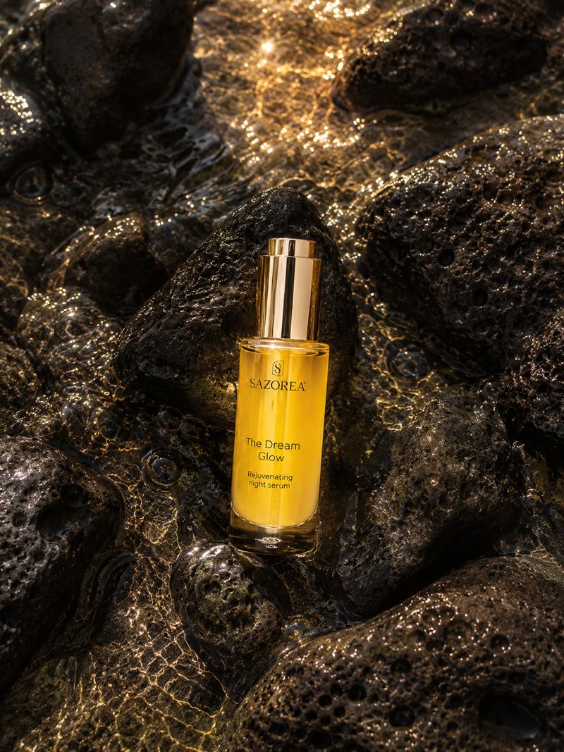 The Dream Glow, óleo facial Sazorea em fotografia de produto sobre água